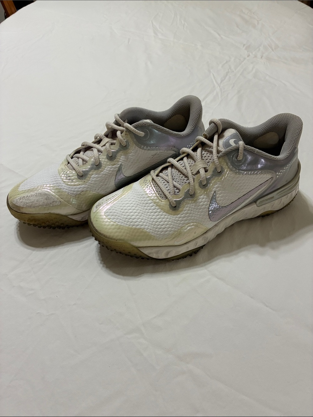 Women’s Nike Alpha Huarache Elite 3 Turf Softball Cleats Shoes (Grey/White)